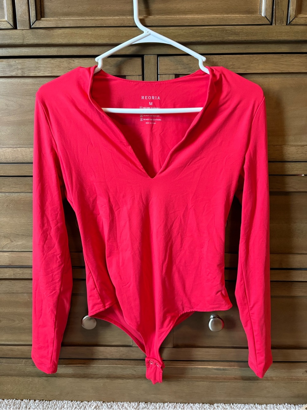 ReoRia Women's Long-Sleeve V-Neck Bodysuit - Bright Red